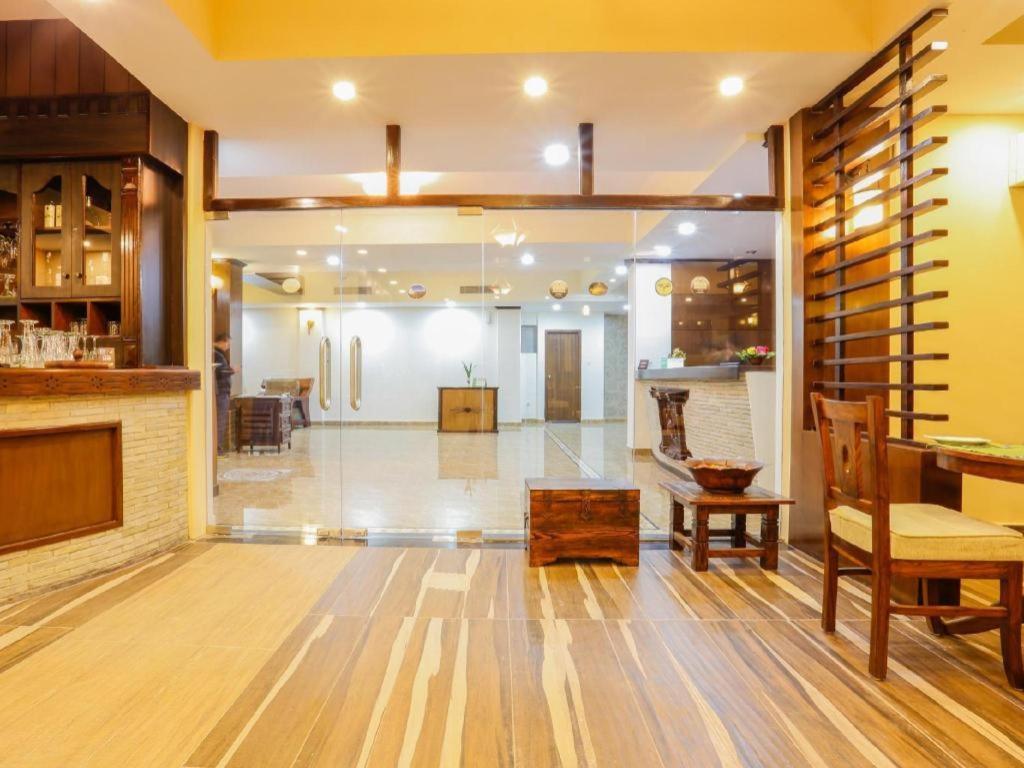 Da Yatra Courtyard Hotel & Resort Покхара Экстерьер фото