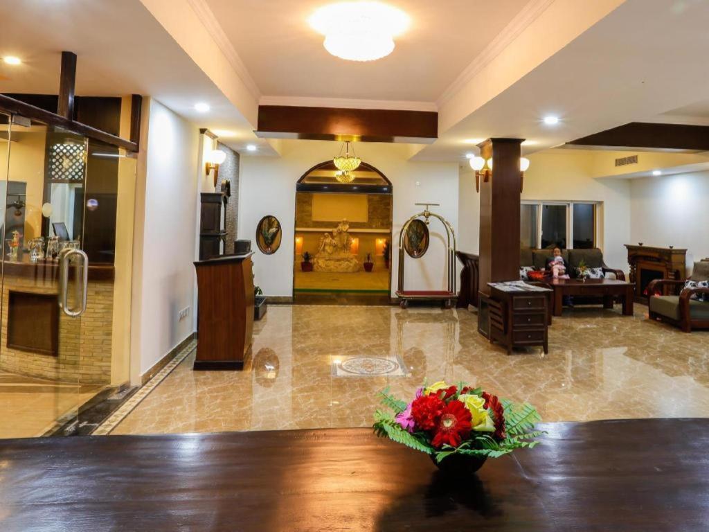 Da Yatra Courtyard Hotel & Resort Покхара Экстерьер фото