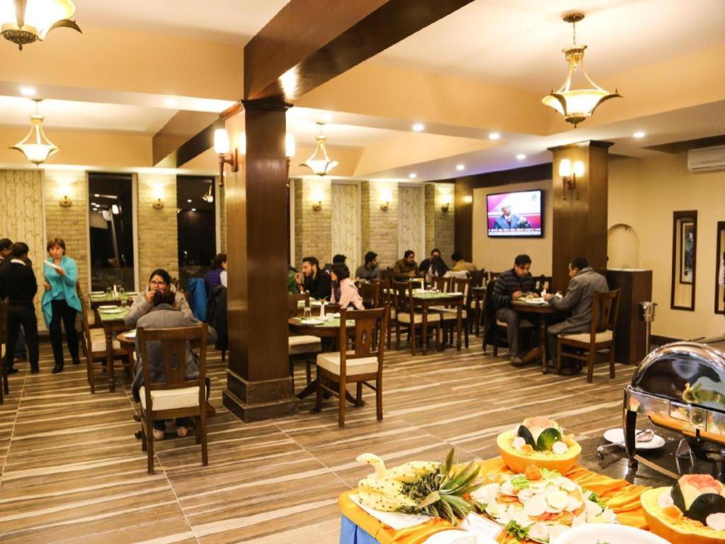 Da Yatra Courtyard Hotel & Resort Покхара Экстерьер фото
