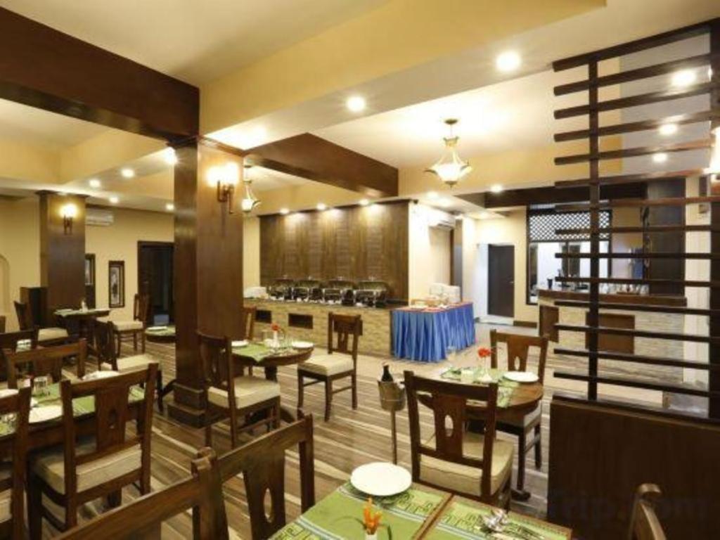 Da Yatra Courtyard Hotel & Resort Покхара Экстерьер фото